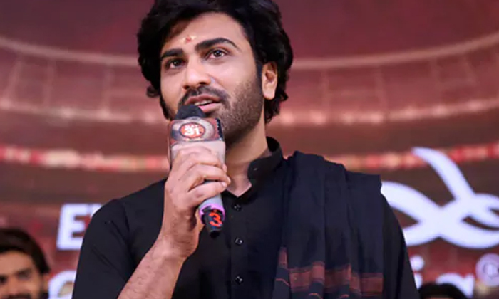  Sharwanand Comments On Ram Charan And Prabhas, Sharwanand, Prabhas, Karthikeya,-TeluguStop.com