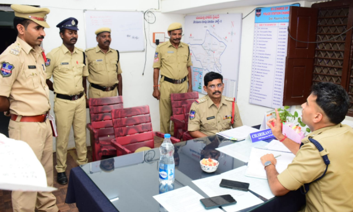  Sp Akhil Mahajan Inspected Chandurthi Police Station, Sp Akhil Mahajan ,chandurt-TeluguStop.com