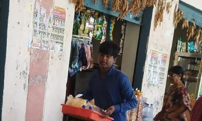 A Childhood Spent At Work, Chai, Samosa, Biscuits, Childhood A Childhood Spent At Work, Chai, Samosa, Biscuits, Childhood-TeluguStop.com