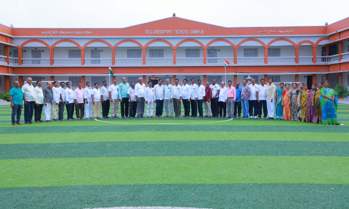  A Great Alumni Reunion Of Yellareddypet High School Students After 40 Years, Gr-TeluguStop.com