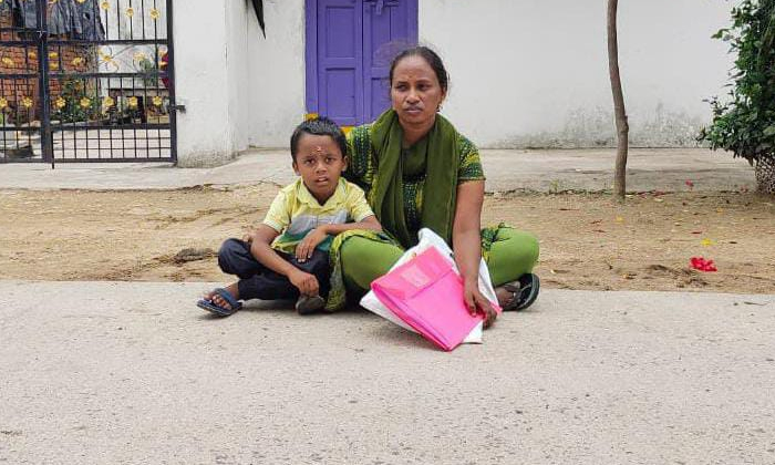  A Wife Who Sits In Front Of Her Husband's House , Wife, Husband's House ,buddha-TeluguStop.com