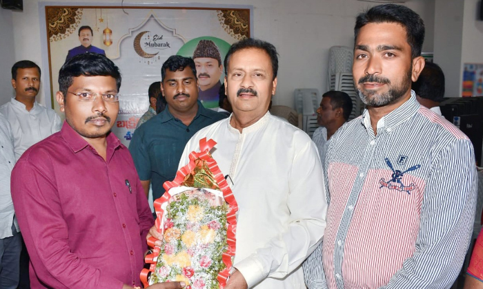  Balaraju Yadav Former Mptc Congress Leaders Congratulated Shabbir Ali On Bakrid,-TeluguStop.com