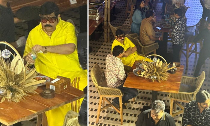  Controversial Astrologer Venu Swamy Drinking Alcohol At Public Place Details,ven-TeluguStop.com