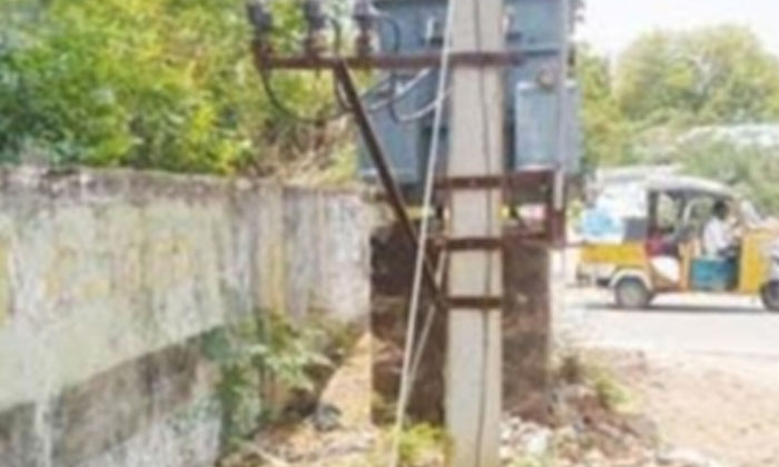  Electricity Transformer Next To The School Wall, Electricity Transformer, Electr-TeluguStop.com