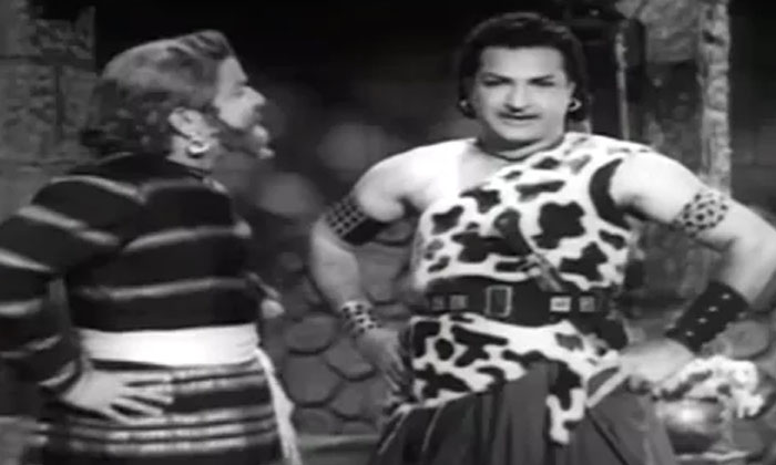 Telugu Ntr Hardwork, Saroja Devi, Savitri, Gopalakrishna, Tollywood-Movie