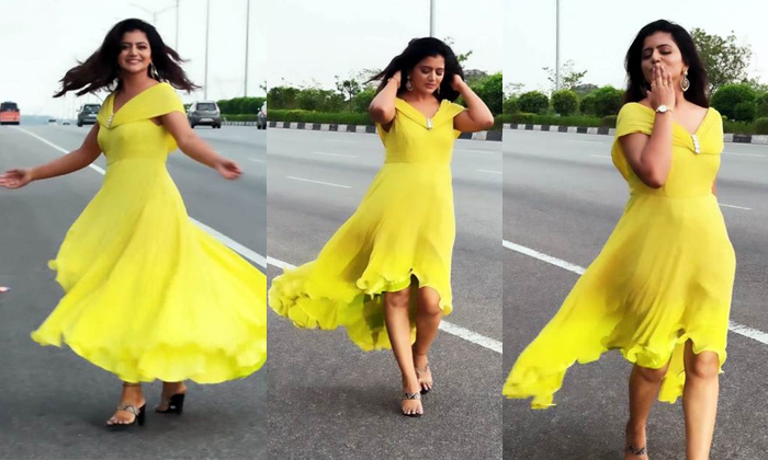  Netizens Trolls On Shiva Jyothi Dance Video At Hyderabad Outer Ring Road Details-TeluguStop.com