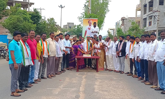  Rahul Gandhi's Birthday Celebrations In Tangallapally Mandal Centre , Tangallapa-TeluguStop.com