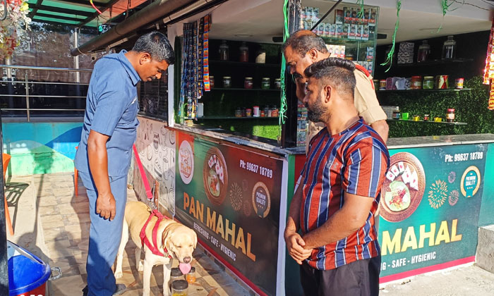  Random Checks By Police Jawans At Pawn Shops In Sirisilla Town Limits-TeluguStop.com