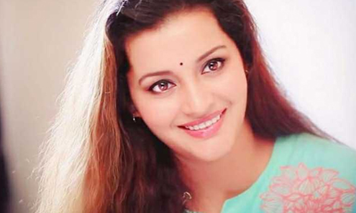  Renu Desai Fire On Pawan Kalyan Fans And Switched Of Comment Box, Pawan Kalyan,-TeluguStop.com