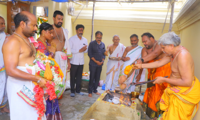  Sri Rukmini Sathyabhama Kalyanotsava Was Celebrated At Sri Venugopala Swamy Temp-TeluguStop.com