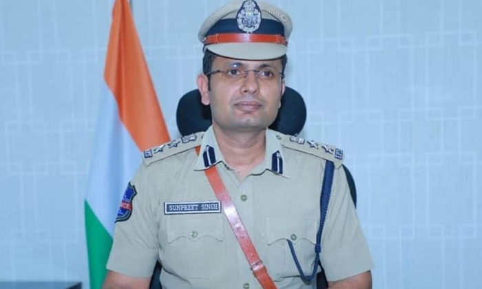  Sunpreet Singh Who Has Taken Charge As District Sp , Sunpreet Singh , Dsps Ravi,-TeluguStop.com