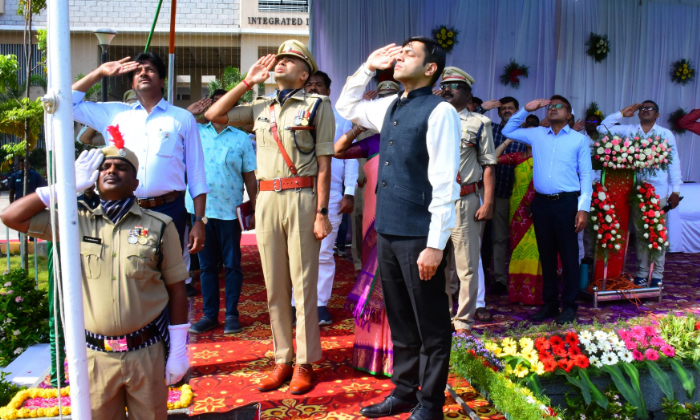  The Collector Who Unveiled The National Flag, Rajanna Sircilla District, Collect-TeluguStop.com