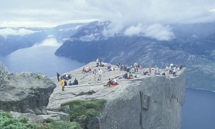  Tragedy In Norway, Man Died After Falling From The Edge Of The Peak, Tourist, Ic-TeluguStop.com