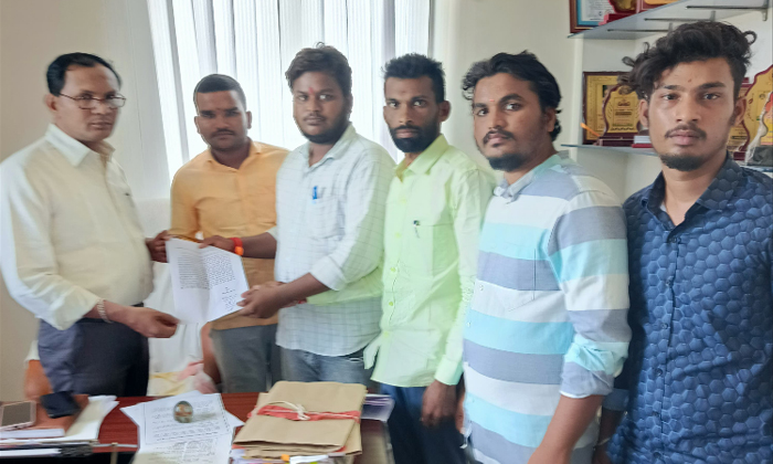  Under The Auspices Of Abvp A Petition Was Handed Over To The District Education-TeluguStop.com