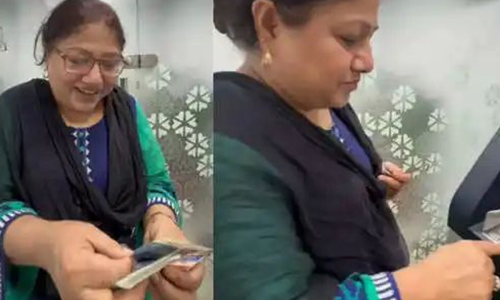  Video Of Pakistani Woman Telling Mother How To Use Atm Goes Viral, Viral News, L-TeluguStop.com