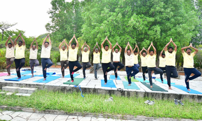  Yoga Day In Bhuvangiri, Yoga Day ,bhuvangiri, Yadadri Bhuvanagiri District, Ram-TeluguStop.com