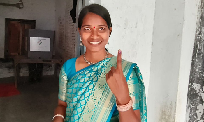  Barrelakka Sirisha Good Bye To Telangana Politics Details, Barrelakka Sirisha ,-TeluguStop.com