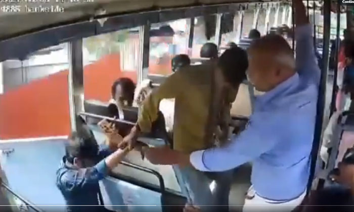  Viral Video: What A Scene.. Conductor Sir, How Could You Do That, Social Media,-TeluguStop.com