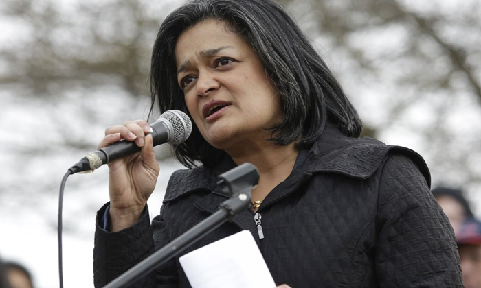  Indian Origin Rep. Pramila Jayapal Laughs At News Coverage Of Migrant Who Raped-TeluguStop.com