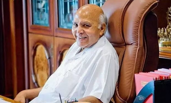  Ramoji Rao As Tollywood Producer And Ramoji Film City Founder, Ramoji Rao, Tolly-TeluguStop.com