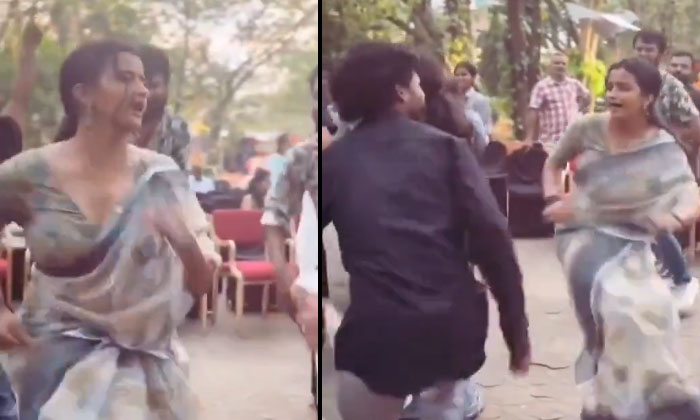  Viral Video: Woman Lecturer Who Got Angry With Students And Mass Dance, Viral Vi-TeluguStop.com