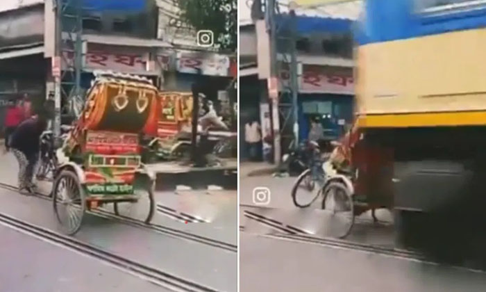  Viral Video: The Owner Risked His Life For A Rickshaw., Viral Video, Social Medi-TeluguStop.com