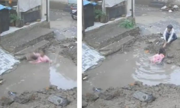  A Shocking Video Of A Young Woman Walking On The Road And Falling Into A Deep Wa-TeluguStop.com