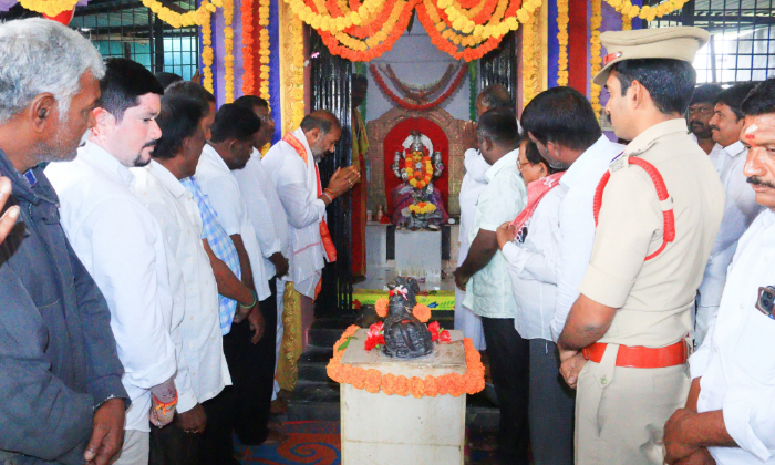  Akhanda Bhajan Program At Mahalakshmi Temple Government Whip Adi Srinivas Partic-TeluguStop.com