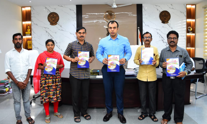  District Collector Sandeep Kumar Jha Unveiled The District Statistical Vision Bo-TeluguStop.com