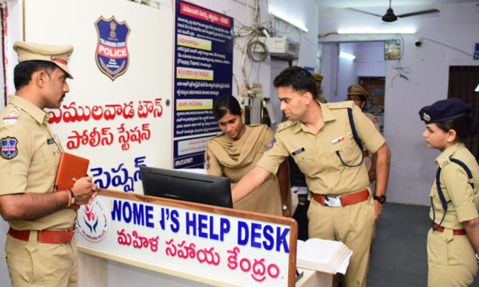  District Sp Akhil Mahajan Inspected Vemulawada Town Police Station , Vemulawada-TeluguStop.com