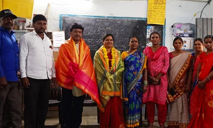  Honoring Teachers Who Have Gone On Transfer, Honoring Teachers , Teacher Transfe-TeluguStop.com