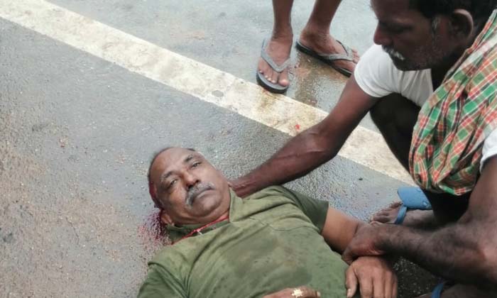  One Died On The Spot In A Road Accident , Road Accident , One Died , Rambabu-TeluguStop.com