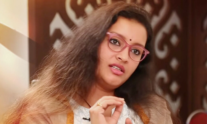  Renu Desai Post Viral About Human Behaviour Towards Animals Details, Renu Desai,-TeluguStop.com