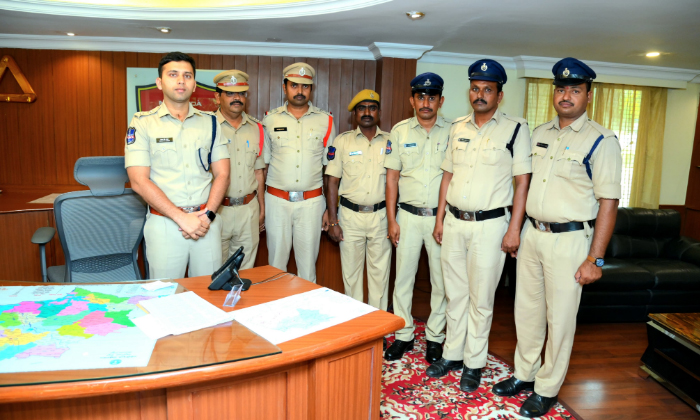  Sp Congratulated Nalgonda District Police For Saving The Woman, Sp ,nalgonda Dis-TeluguStop.com