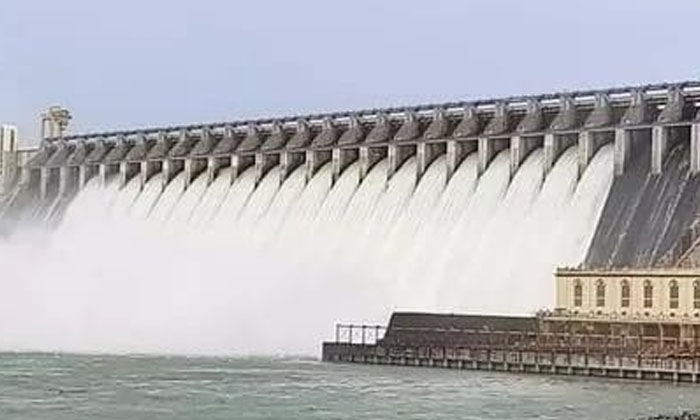  Flood Water Rising To Srisailam Dam , Srisailam Dam, Jurala Project, Flood Wate-TeluguStop.com