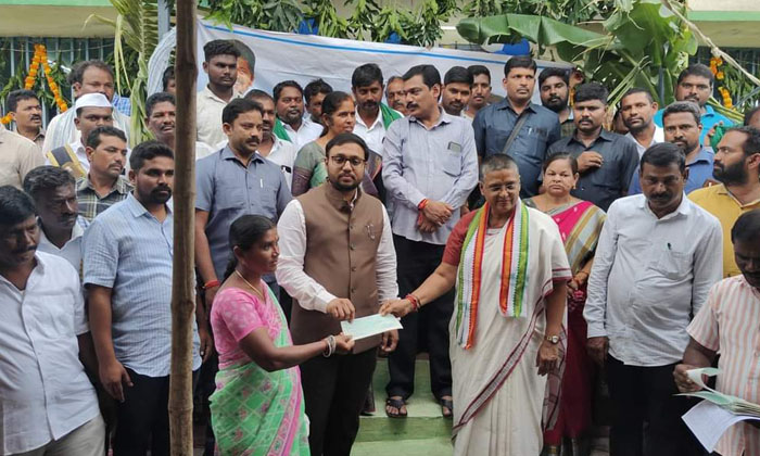  Govt's Aim Is To Protect Farmers: Mla Padmavathi , Suryapet District , Kodada-TeluguStop.com