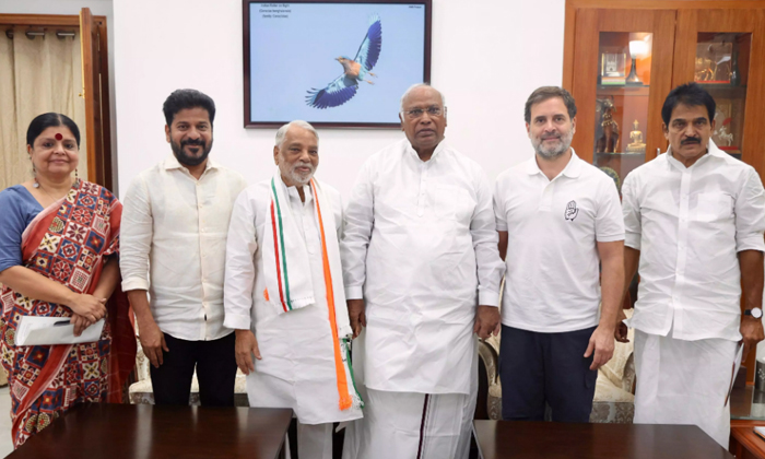  Telangana Congress Cabinet Expansion Postponed Due To Leaders Competition Detail-TeluguStop.com