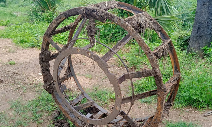  Thieves Stole Farmer Tractor Cage Wheel , Tractor Cage Wheel , Farmer, Thieves-TeluguStop.com