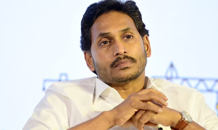  Jagan Going To Jail To Meet Pinnelli Ramakrishna Reddy , Tdp, Telugudesham, Cha-TeluguStop.com