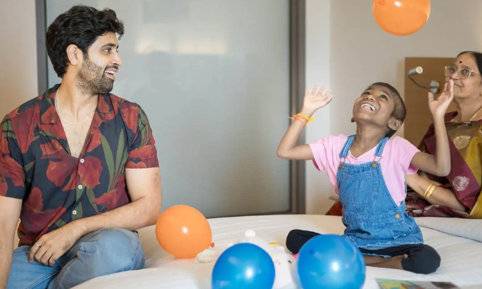  Adivi Sesh Reached Out Surprise Little Girl Battling Cancer Video Viral, Adivi S-TeluguStop.com