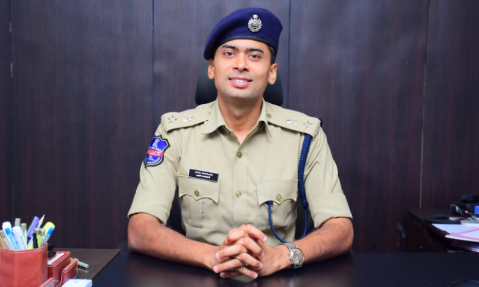  Beware Of Cyber Crimes District Sp Akhil Mahajan, Cyber Crimes ,sp Akhil Mahaja-TeluguStop.com