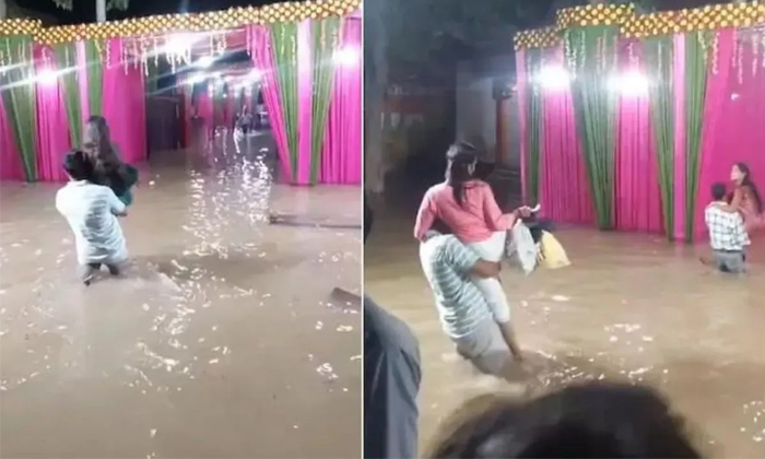  People Came To Eat In Marriage Party Amidst Flood Water Viral Video Details, Vir-TeluguStop.com