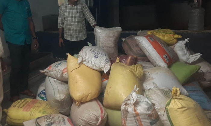  Arrest Of Illegally Stored Ration Rice At Home , Ration Rice , Stored , Arreste-TeluguStop.com