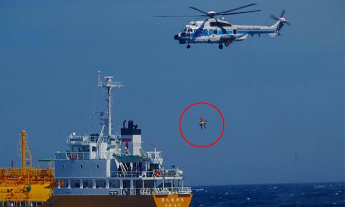  Viral Woman Swept Out Off Beach Rescued 37 Hours Later Details, Swimmer Rescued-TeluguStop.com