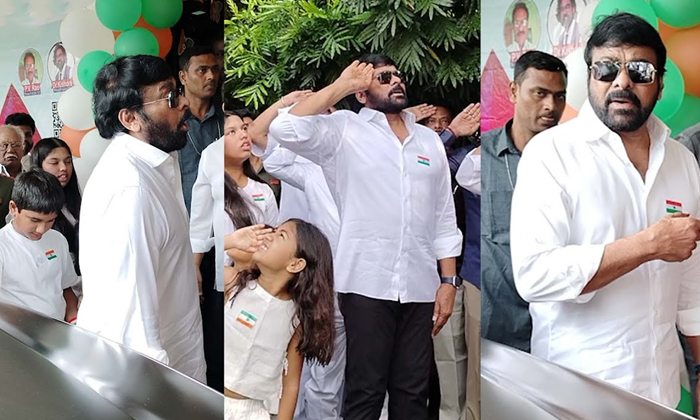  Chiranjeevi And Allu Aravind Celebrate Independence Day Photos Goes Viral Detail-TeluguStop.com