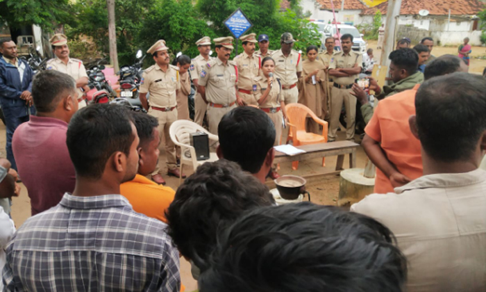  Community Contact Program For Crime Control Vemulawada Asp Seshadrini Reddy, Com-TeluguStop.com