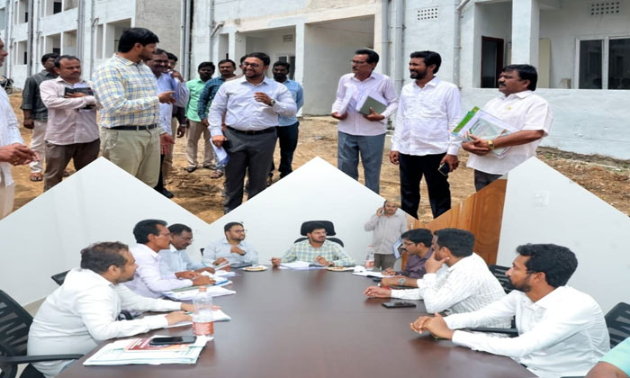  Houses At Ramaswamy Gutta Should Be Completed Quickly: V.p. Gautam, Ramaswamy G-TeluguStop.com