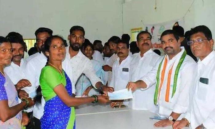  Kalyana Lakshmi, Mla Who Distributed The Cmrf Cheques-TeluguStop.com