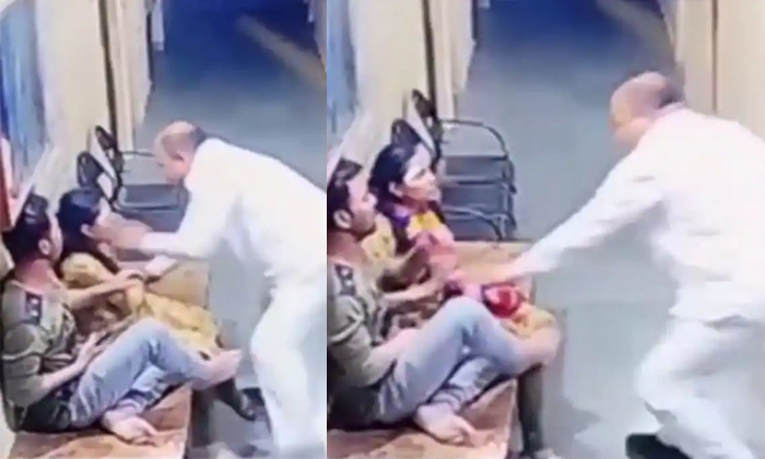  Maharashtra Bjp Leader Beats Woman Inside Police Station In Buldana Video Viral-TeluguStop.com