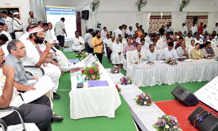  Minister Uttam Is Serious About Negligence In Irrigation Works , Irrigation Work-TeluguStop.com